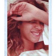 Így fest Beyoncé smink nélkül, reggel az ágyban