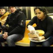 Hihetetlen! A metrón kente meg a tortát, videó!